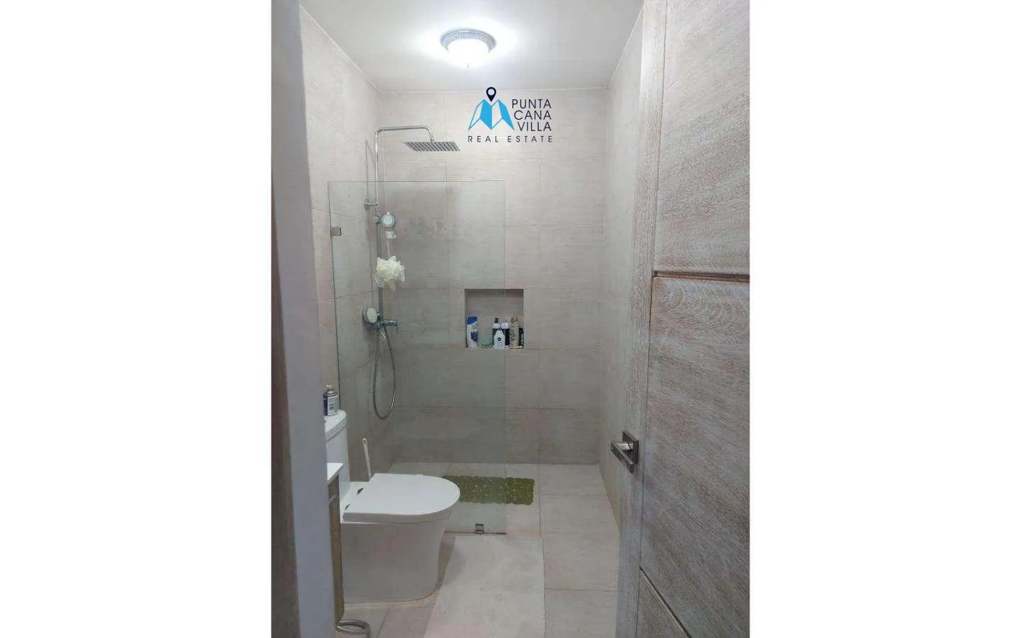 Condo spacieux de trois chambres à coucher à vendre dans le village de Punta Cana