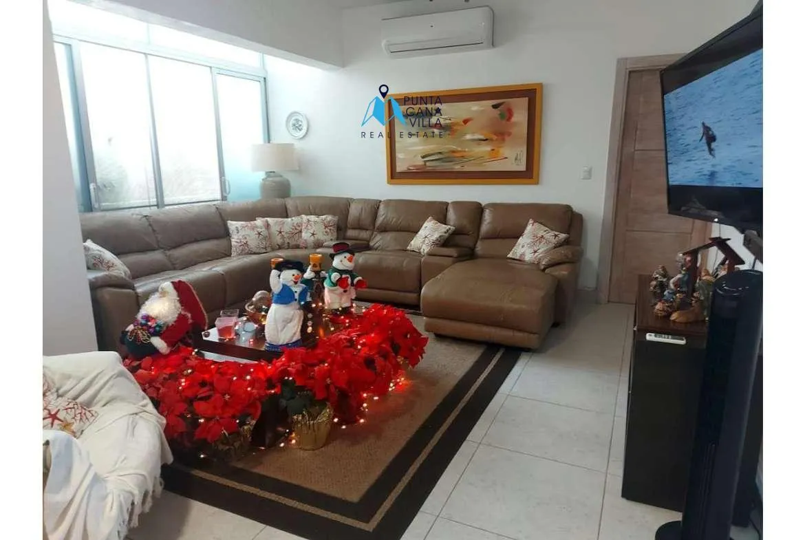 Spacious three bedroom condo for sale in Punta Cana Village ()