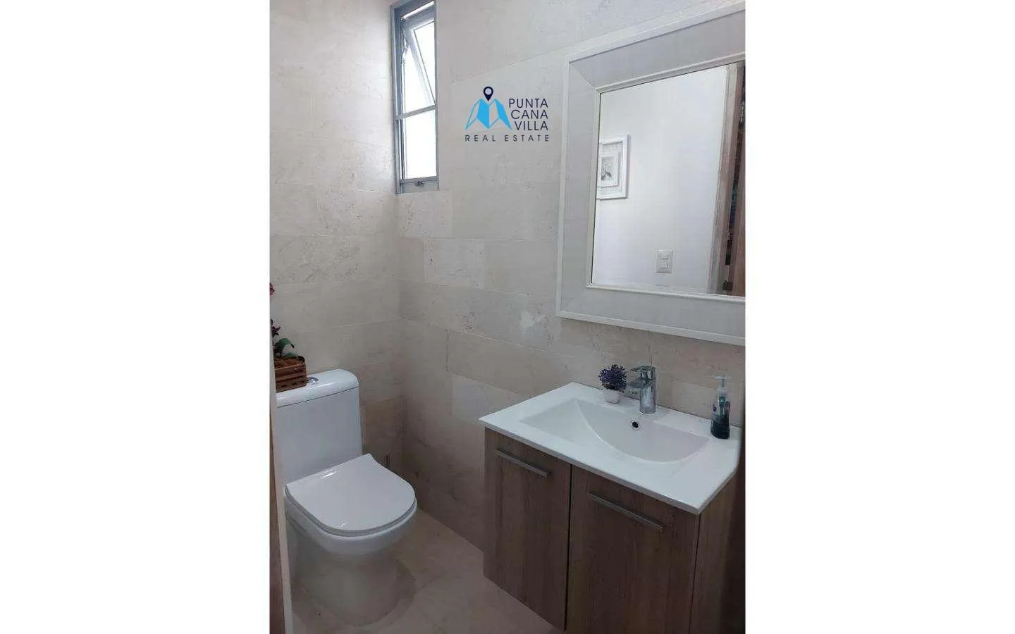 Condo spacieux de trois chambres à coucher à vendre dans le village de Punta Cana