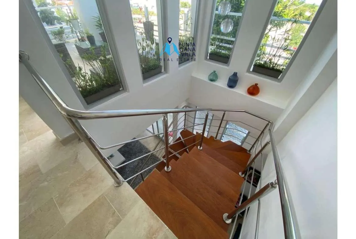 Three bedroom furnished penthouse for sale in Punta Cana Village ()