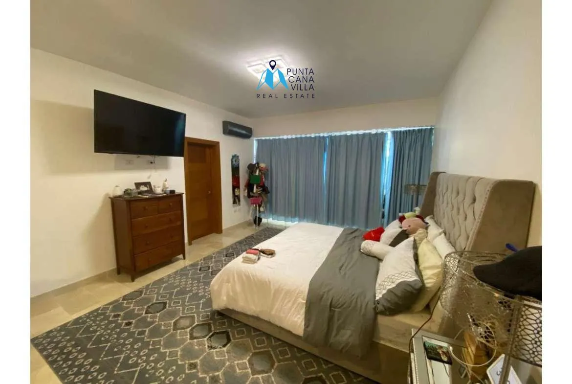 Three bedroom furnished penthouse for sale in Punta Cana Village ()