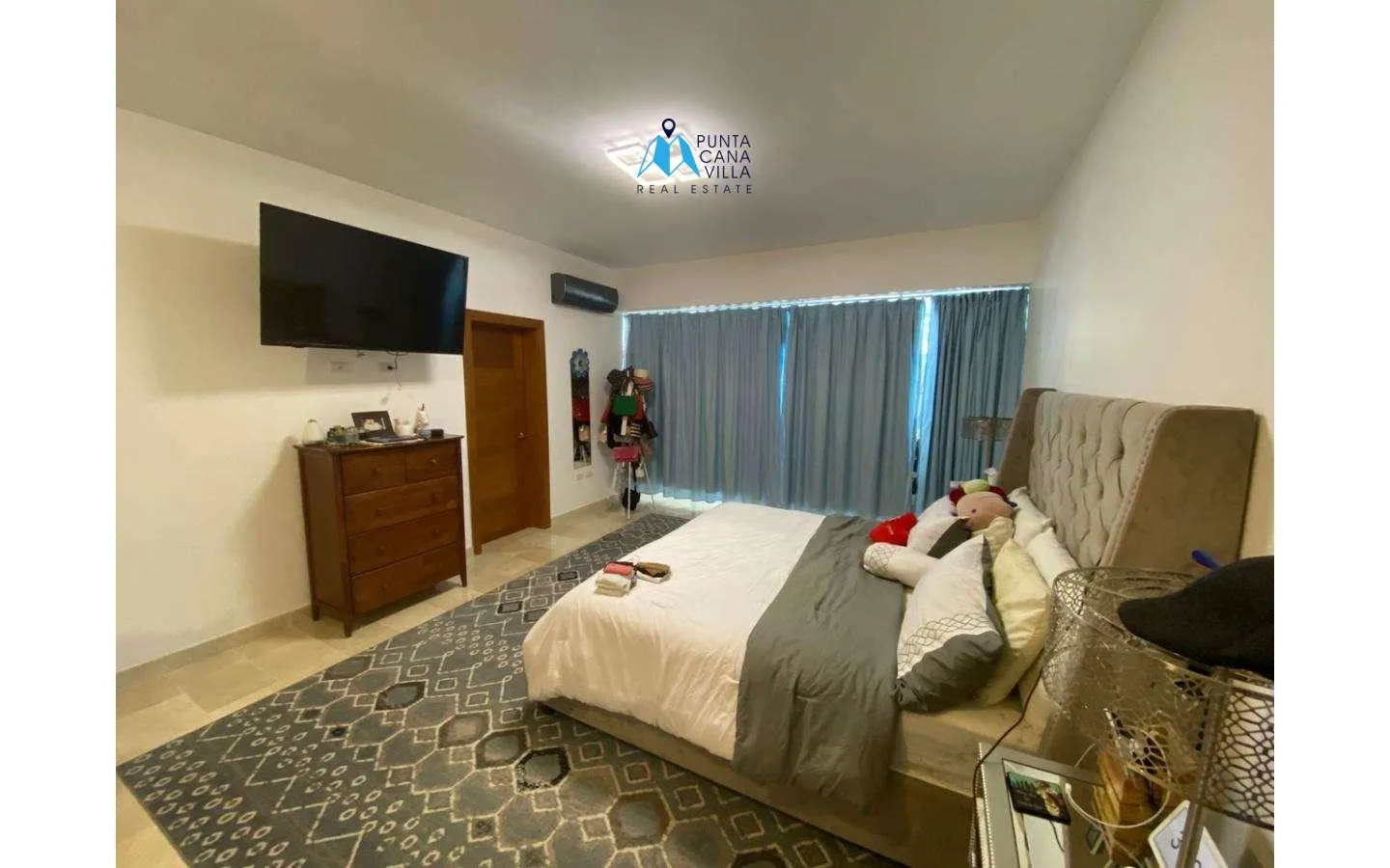 Three bedroom furnished penthouse for sale in Punta Cana Village () Three bedroom furnished penthouse for sale in Punta Cana Village ()