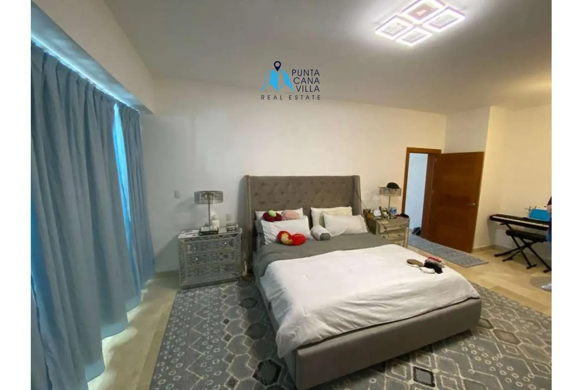 Three bedroom furnished penthouse for sale in Punta Cana Village ()