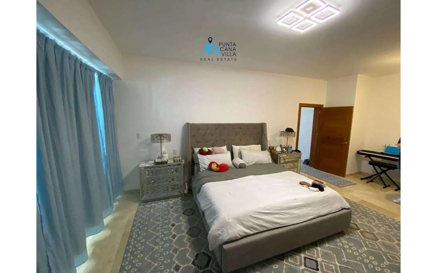 Three bedroom furnished penthouse for sale in Punta Cana Village () Three bedroom furnished penthouse for sale in Punta Cana Village ()
