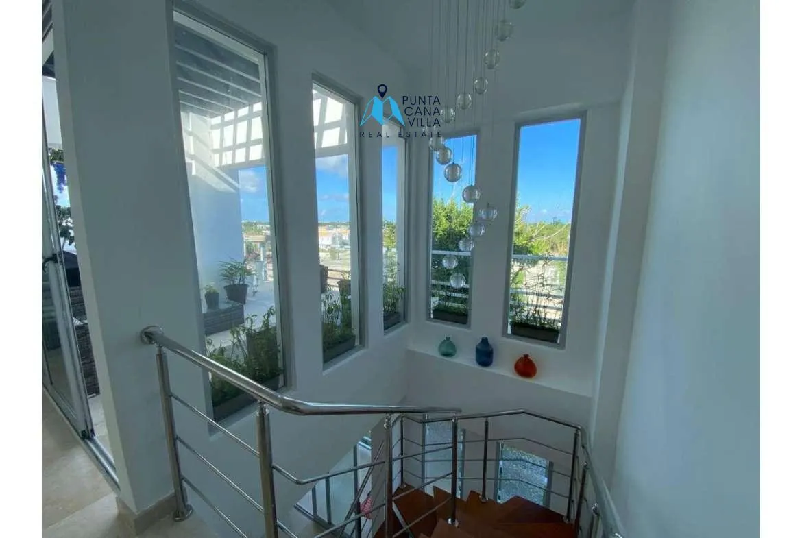 Three bedroom furnished penthouse for sale in Punta Cana Village ()