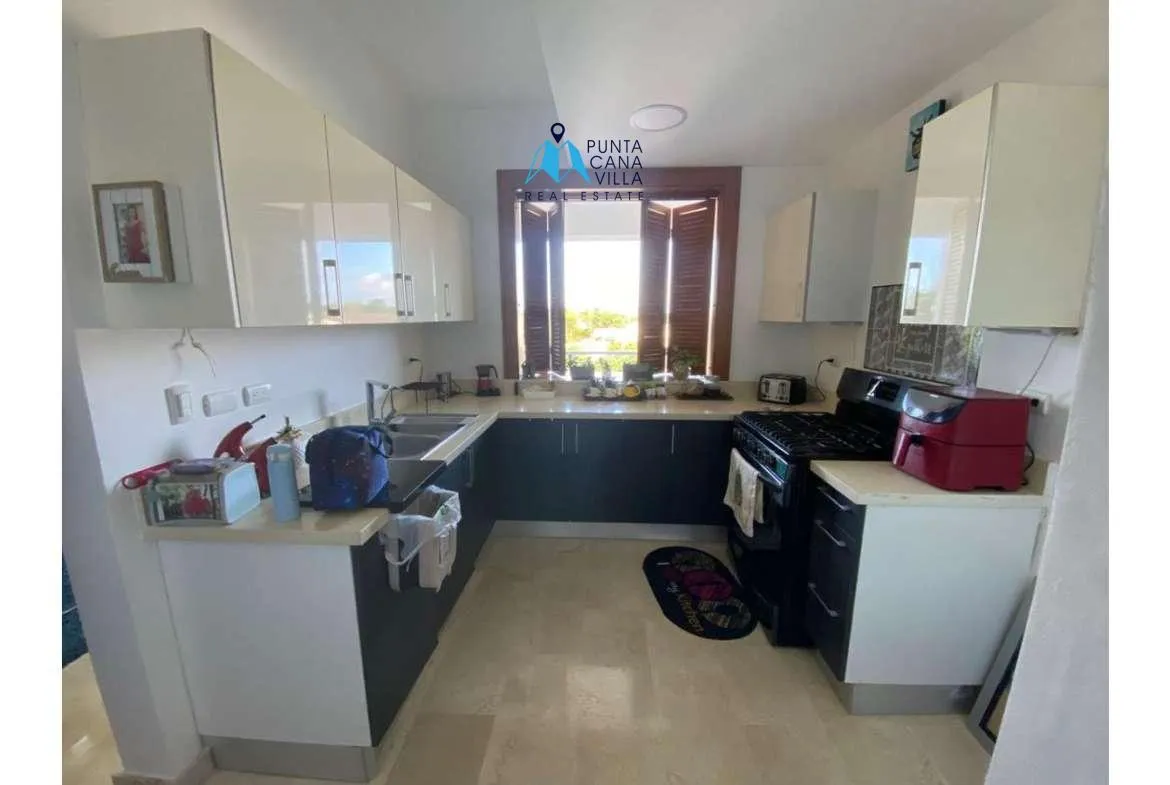 Three bedroom furnished penthouse for sale in Punta Cana Village ()