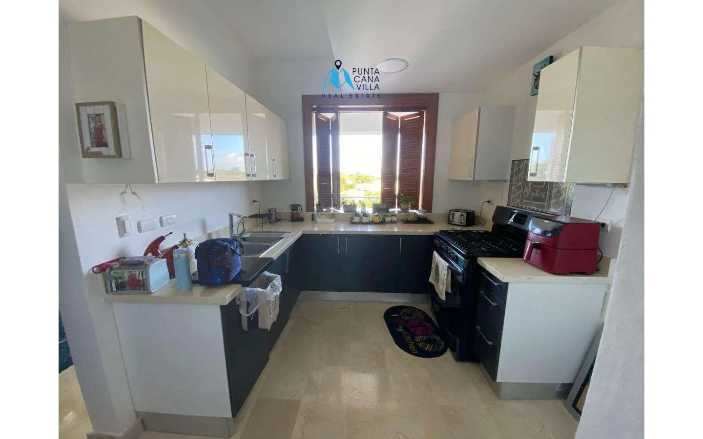 Three bedroom furnished penthouse for sale in Punta Cana Village () Three bedroom furnished penthouse for sale in Punta Cana Village ()