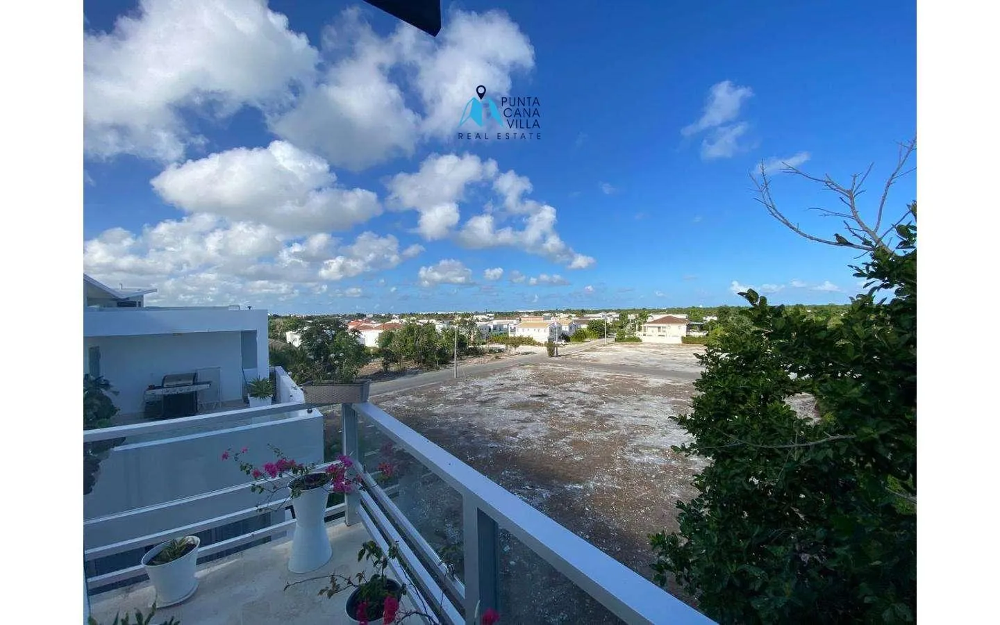 Three bedroom furnished penthouse for sale in Punta Cana Village () Three bedroom furnished penthouse for sale in Punta Cana Village ()