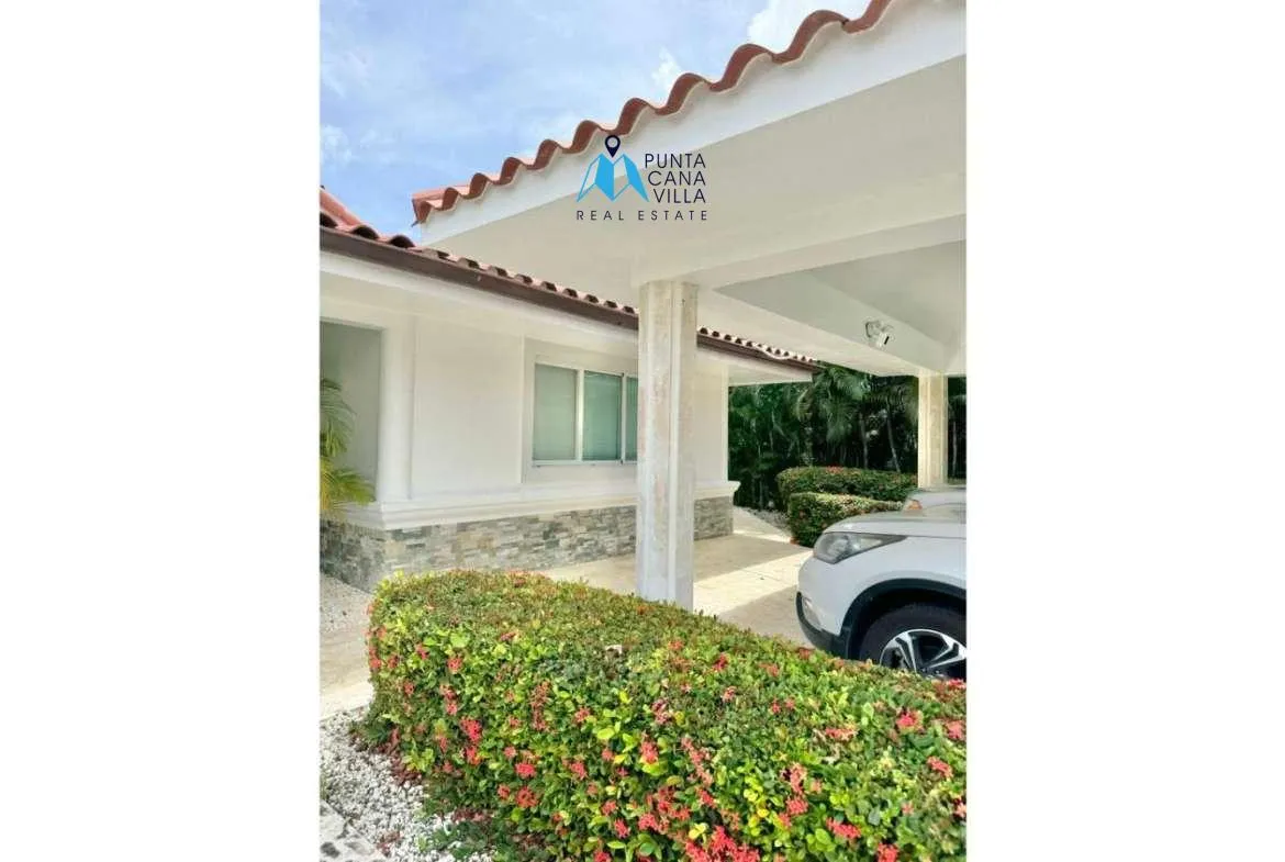 Cocotal Four Bedroom Villa For Sale In Bavaro ()