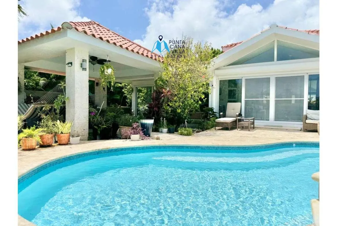 Cocotal Four Bedroom Villa For Sale In Bavaro ()