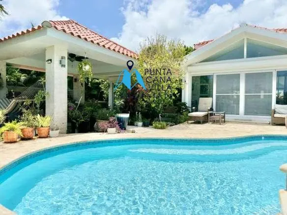 Cocotal Four Bedroom Villa For Sale In Bavaro ()