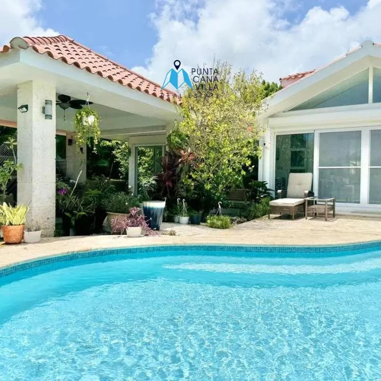 Cocotal Four Bedroom Villa For Sale In Bavaro ()