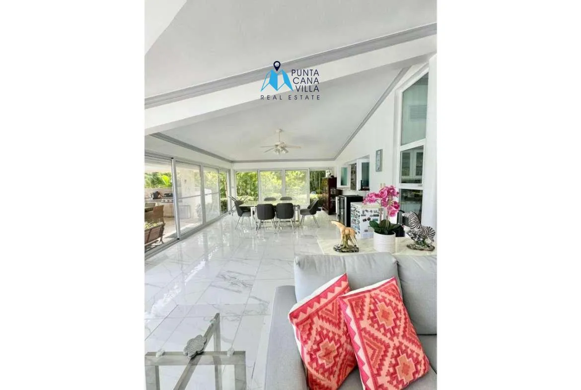 Cocotal Four Bedroom Villa For Sale In Bavaro ()