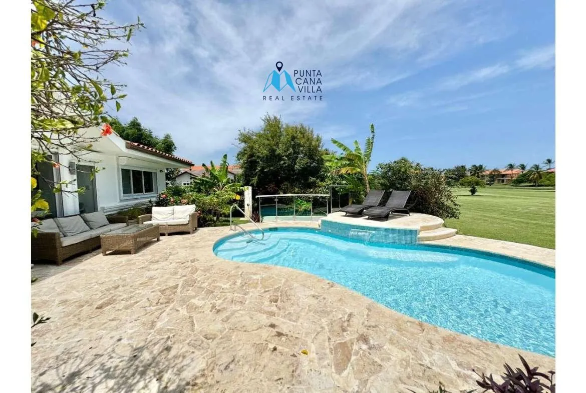 Cocotal Four Bedroom Villa For Sale In Bavaro ()