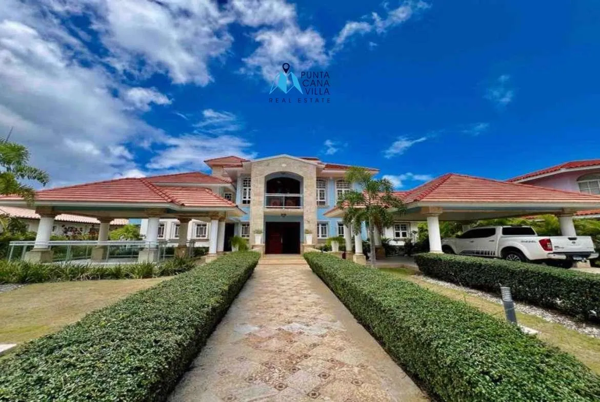 Cocotal Four bedroom villa for sale in Bavaro ()
