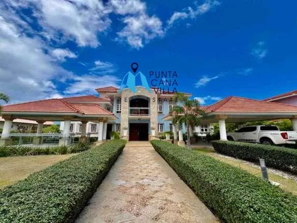 Cocotal Four bedroom villa for sale in Bavaro ()