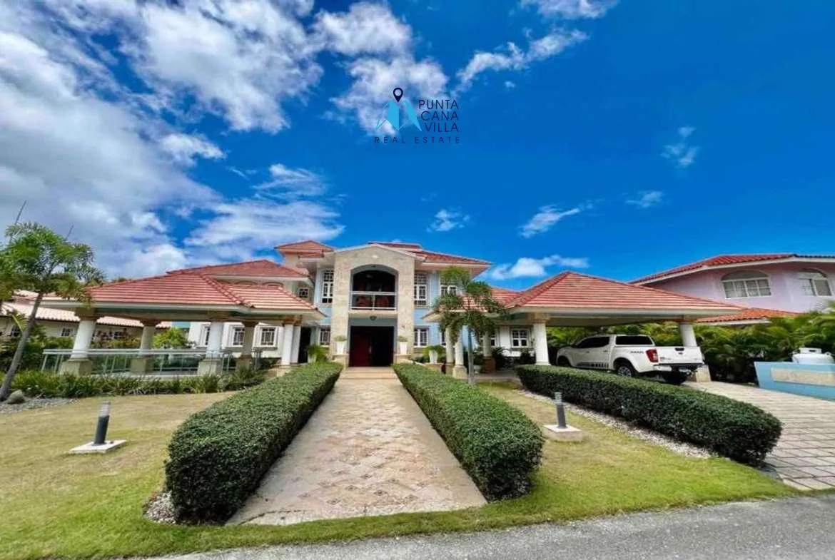Cocotal Four bedroom villa for sale in Bavaro ()