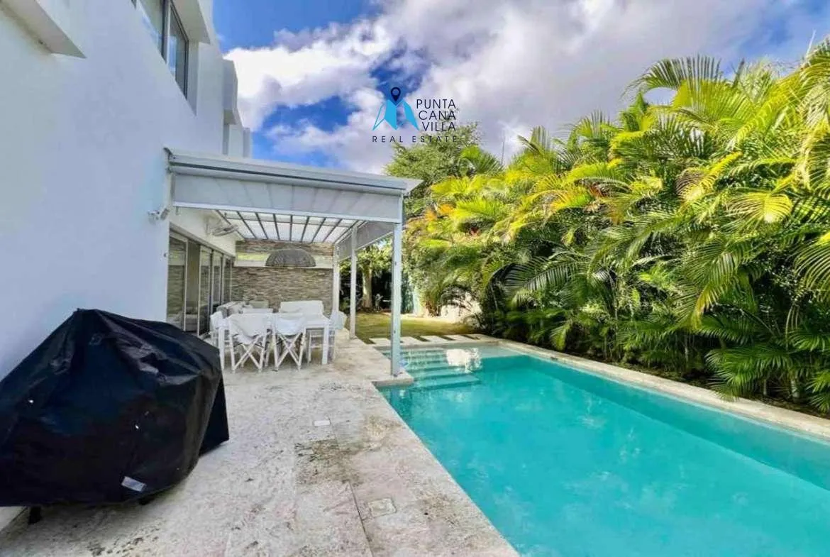 Bavaro Three bedroom villa for sale in Downtown Punta Cana ()