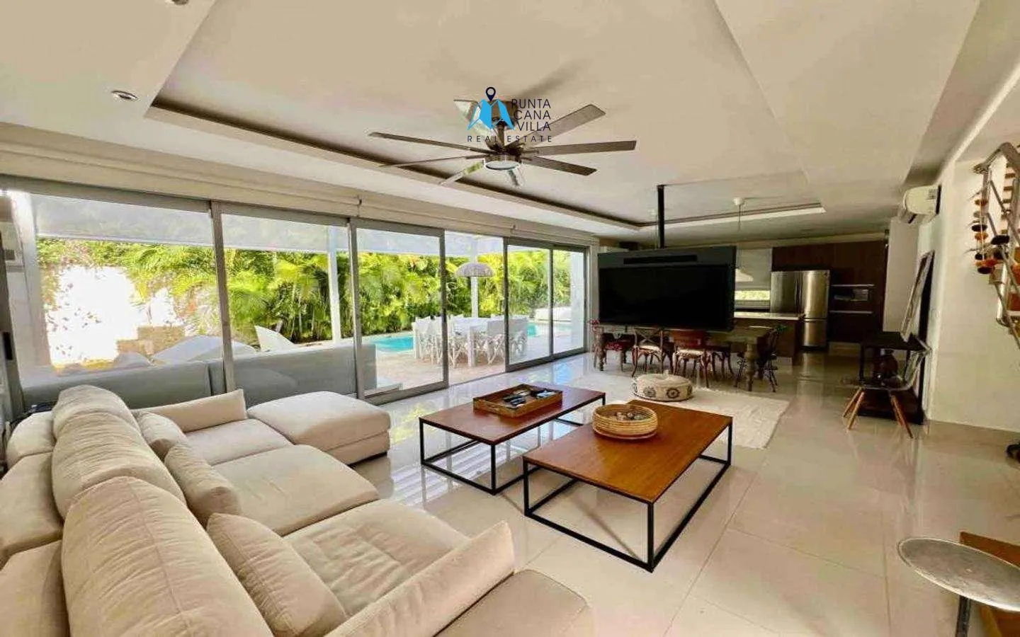 Bávaro, Villa de Tres Habitaciones En Venta En El Centro De Punta Cana