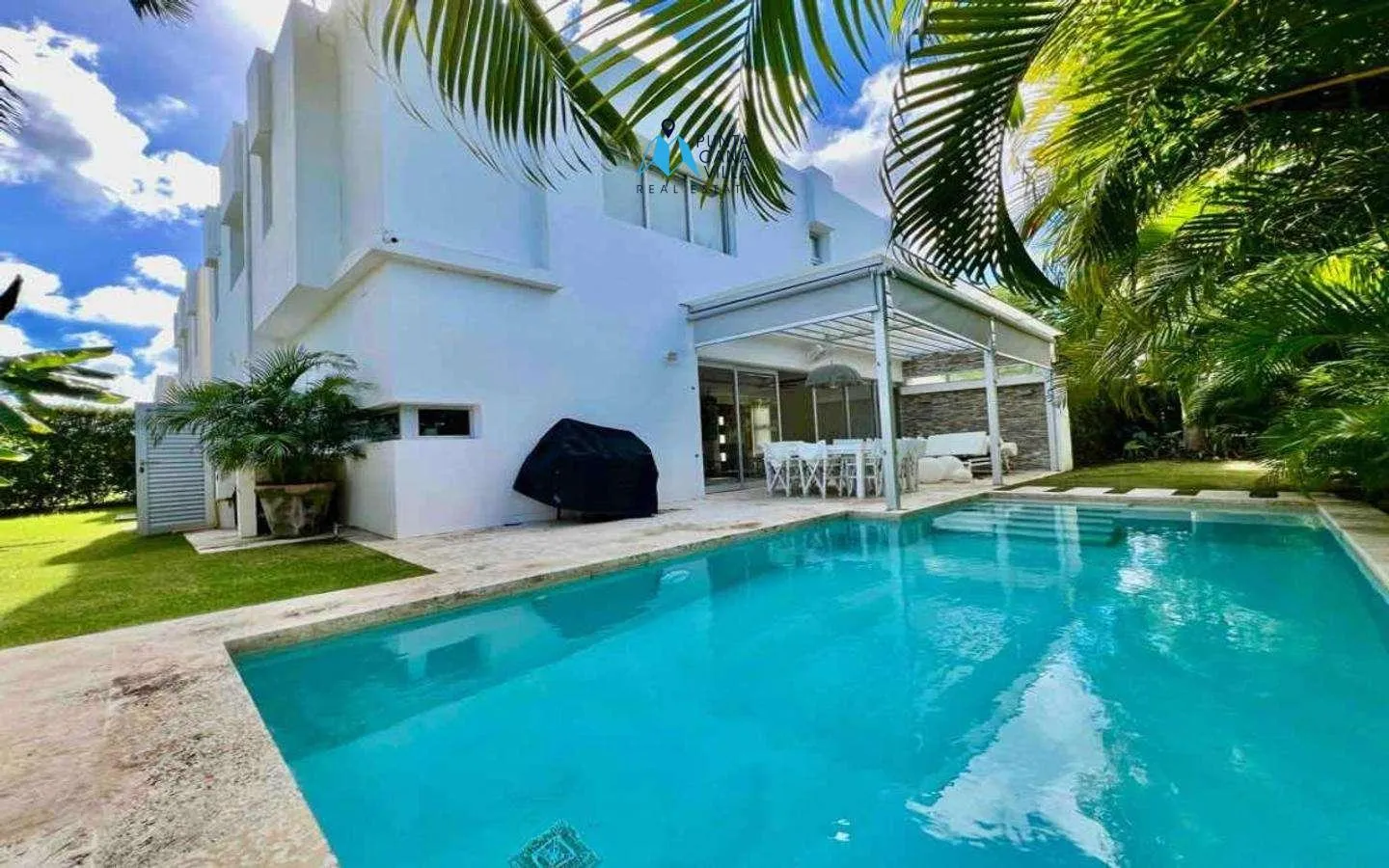 Bávaro, Villa de Tres Habitaciones En Venta En El Centro De Punta Cana