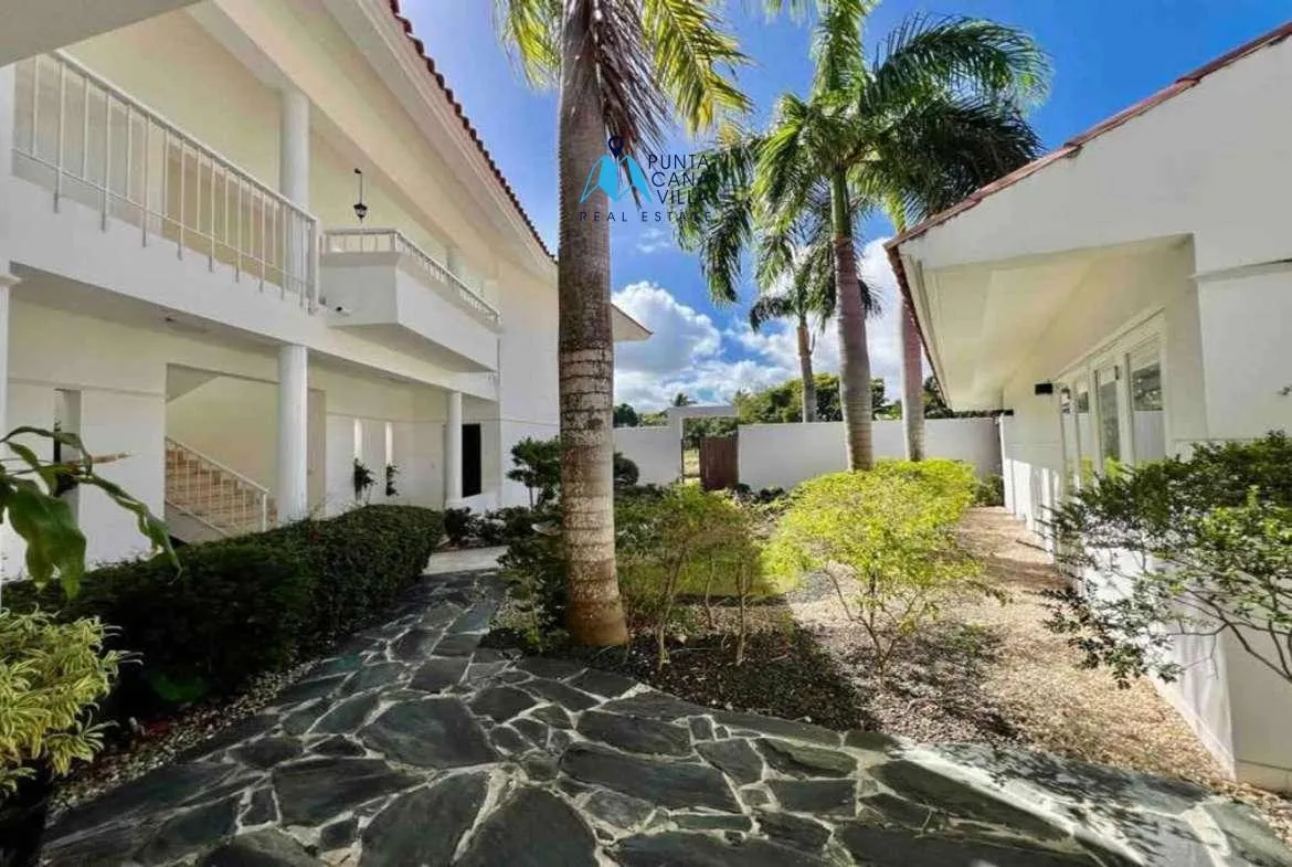 Furnished four bedroom Bavaro villa for sale in Cocotal ()
