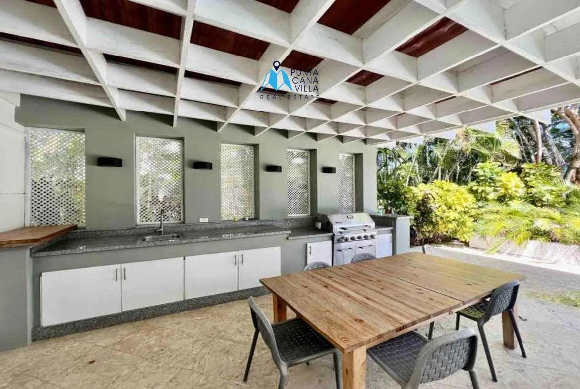 Furnished four bedroom Bavaro villa for sale in Cocotal ()