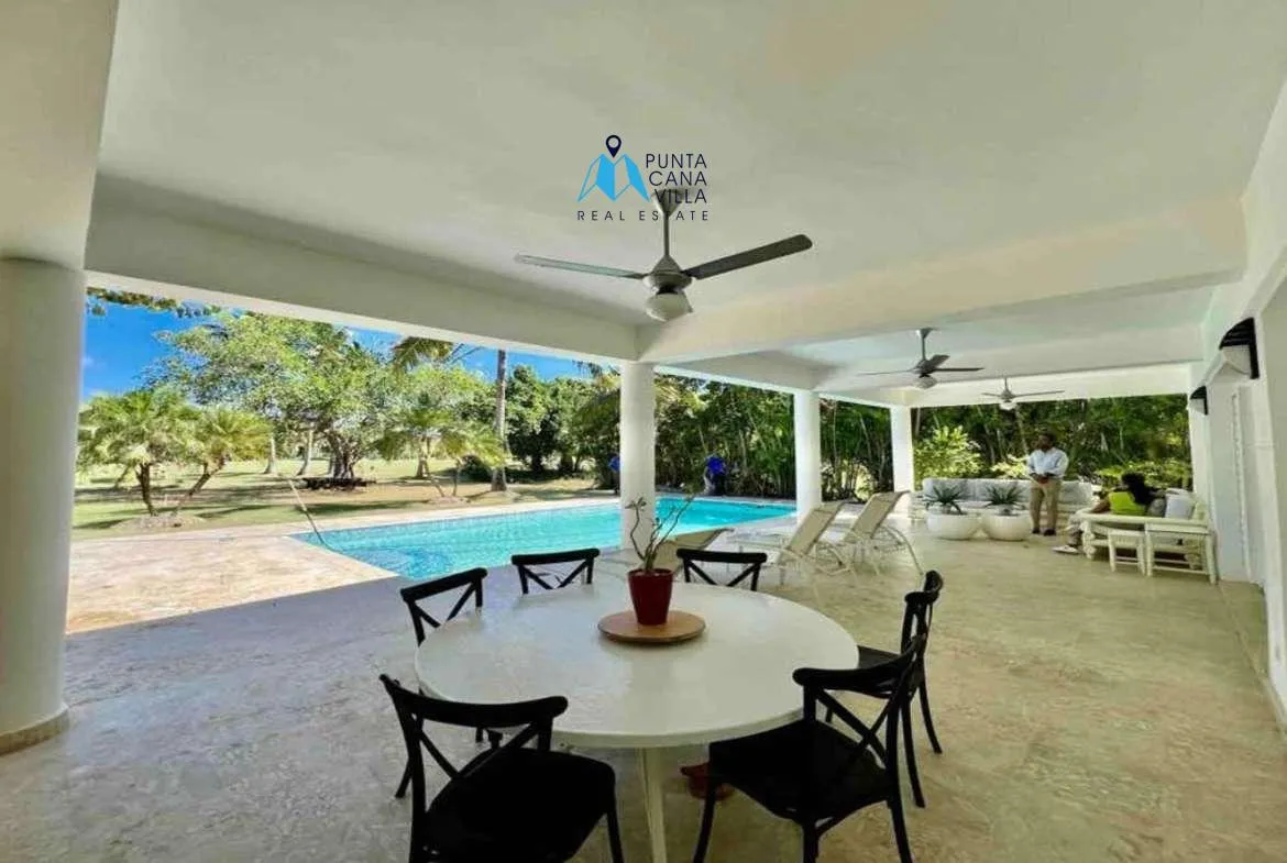 Furnished four bedroom Bavaro villa for sale in Cocotal ()