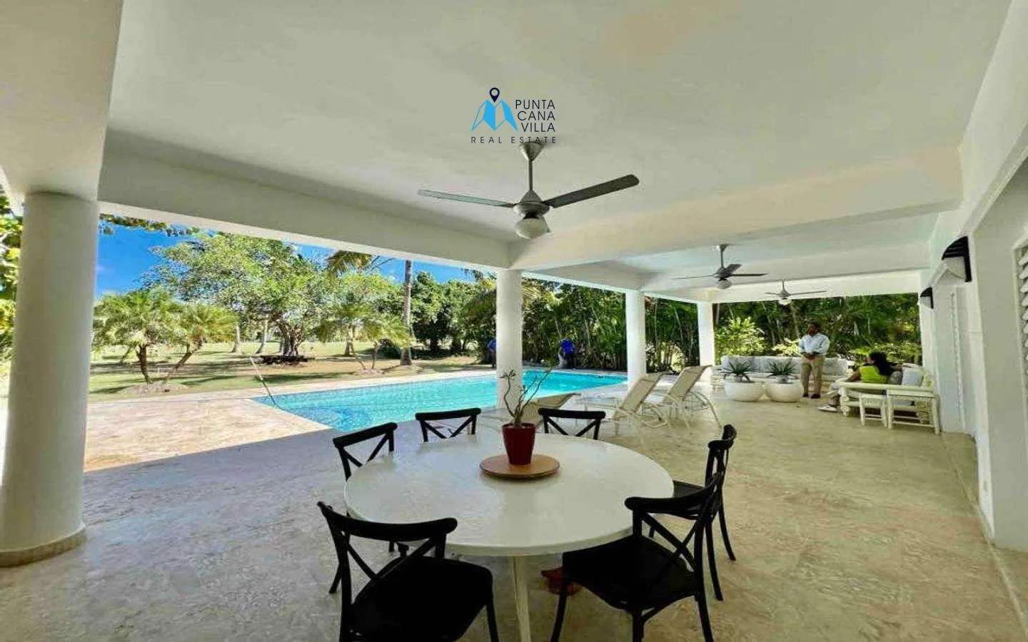 Furnished four bedroom Bavaro villa for sale in Cocotal ()