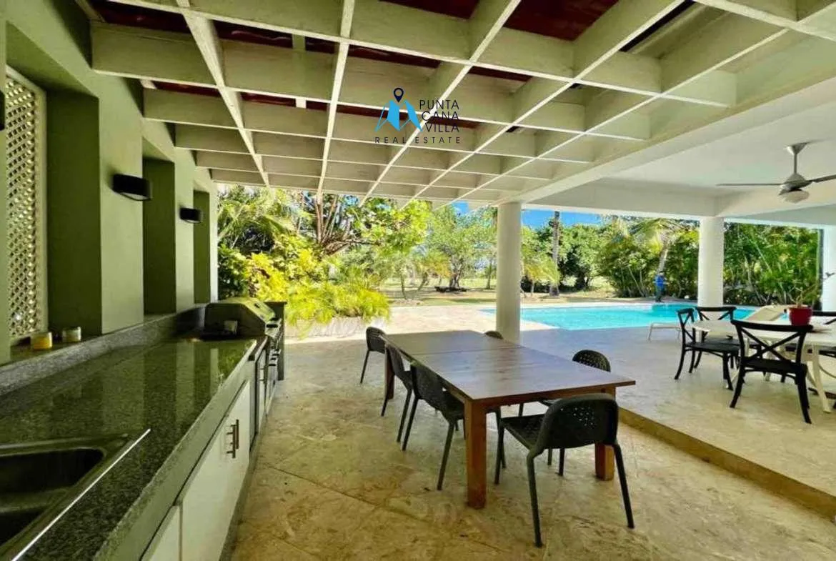 Furnished four bedroom Bavaro villa for sale in Cocotal ()