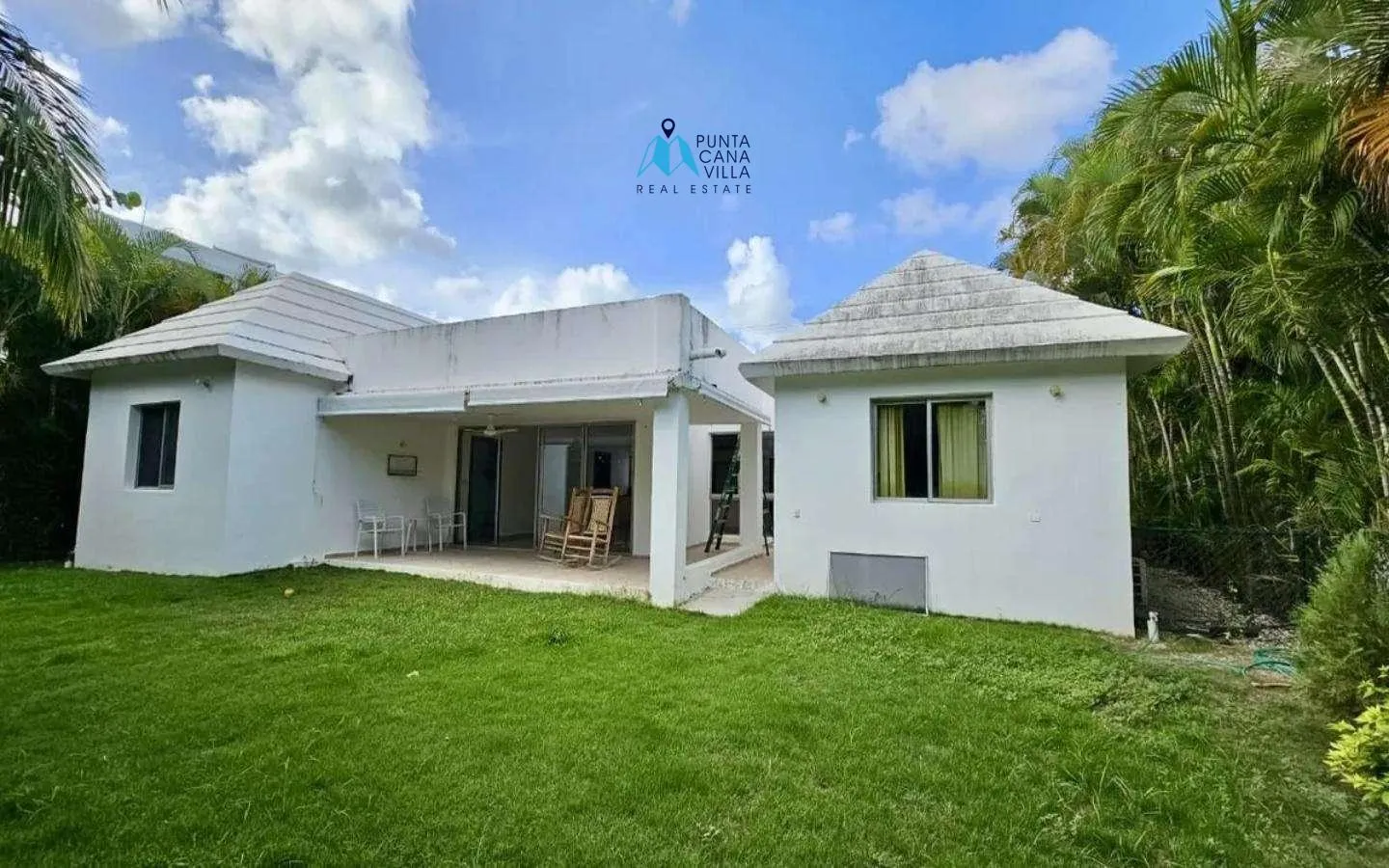 Charming three bedroom villa for sale in Punta Cana Village () Charming three bedroom villa for sale in Punta Cana Village ()