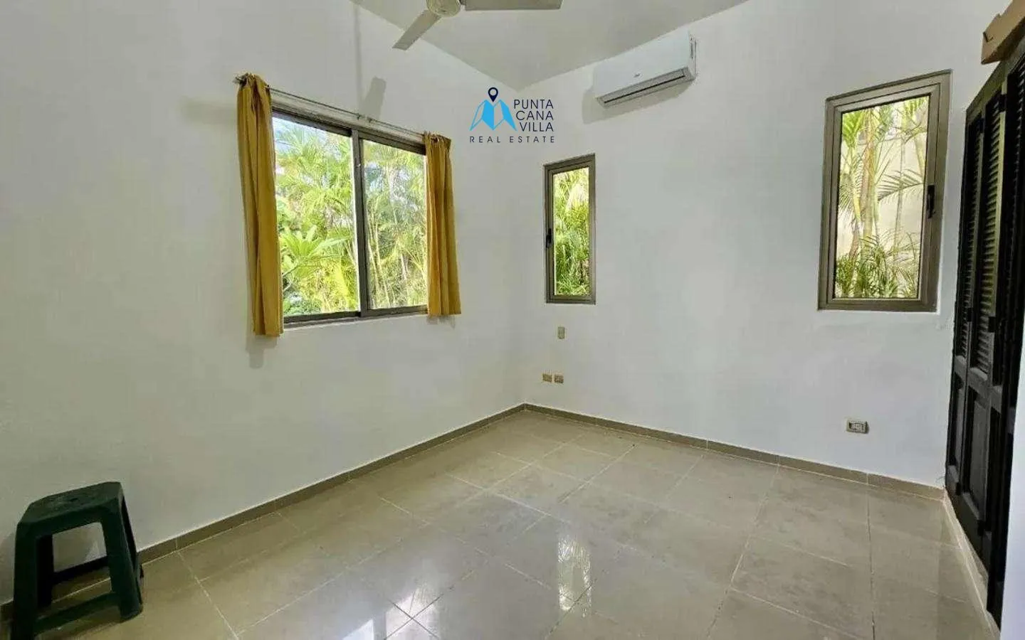 Charming three bedroom villa for sale in Punta Cana Village () Charming three bedroom villa for sale in Punta Cana Village ()