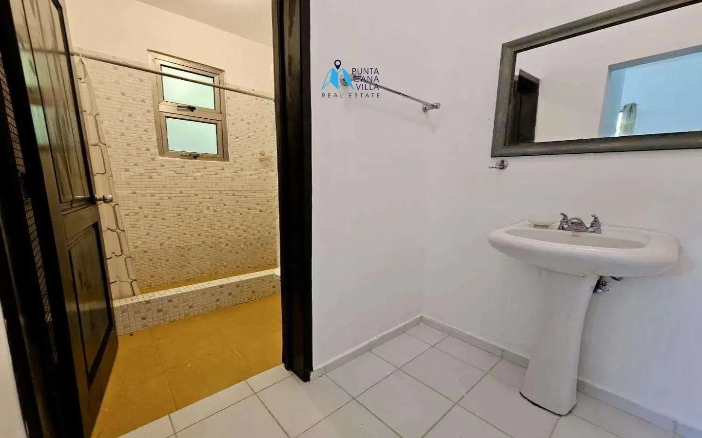 Charming three bedroom villa for sale in Punta Cana Village () Charming three bedroom villa for sale in Punta Cana Village ()