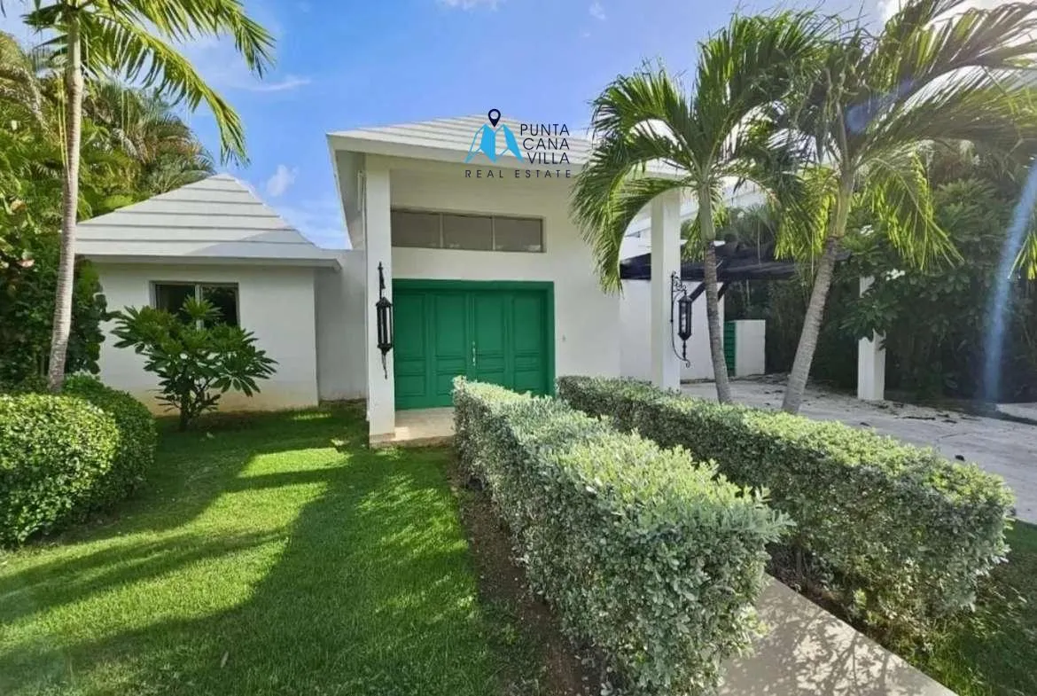Charming three bedroom villa for sale in Punta Cana Village ()