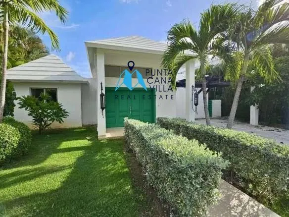 Charming three bedroom villa for sale in Punta Cana Village ()
