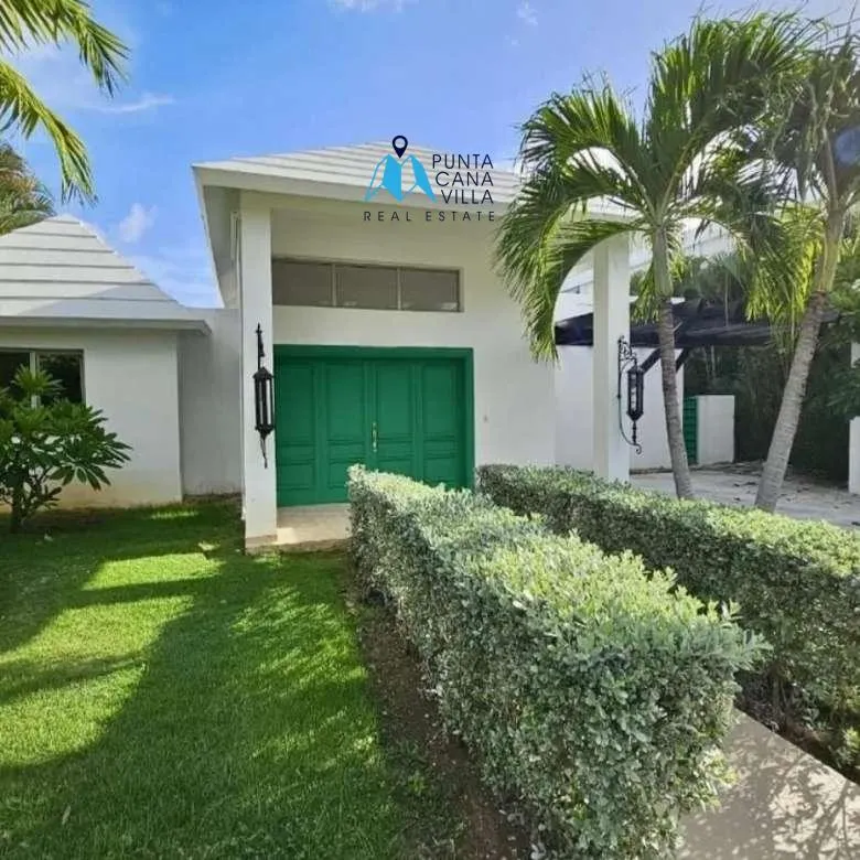 Charming three bedroom villa for sale in Punta Cana Village ()