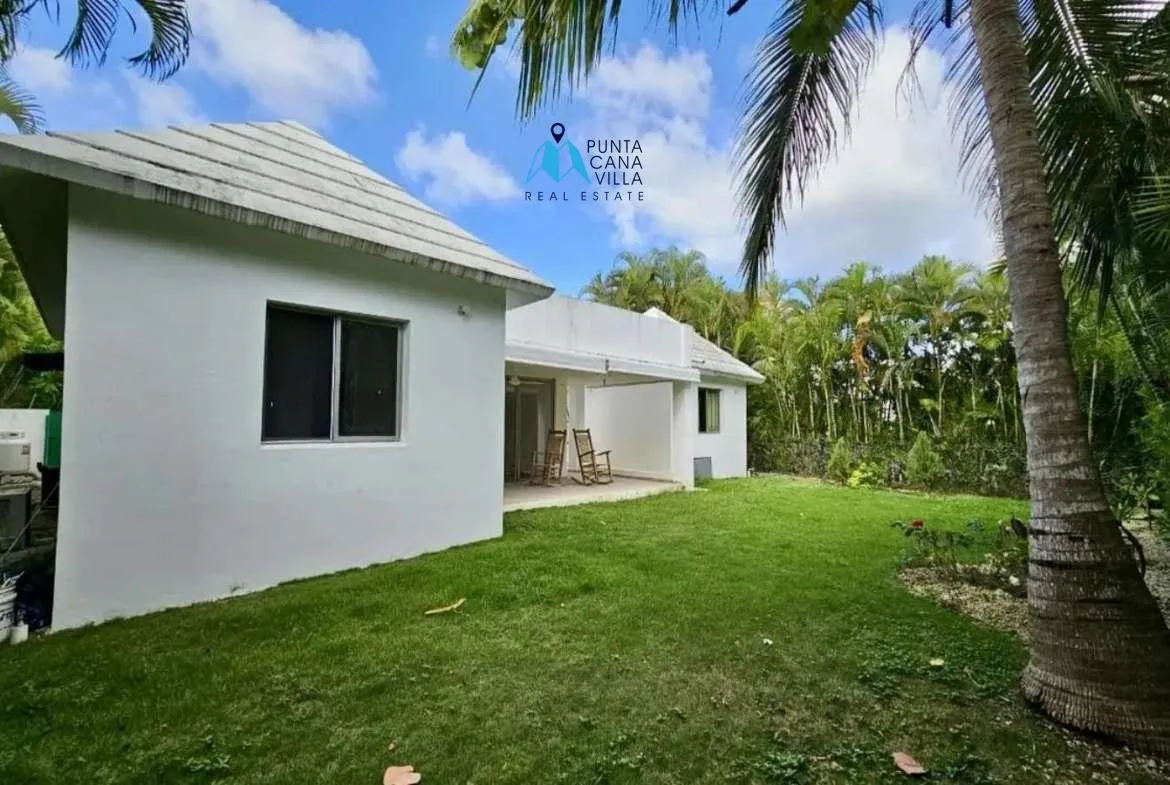 Charming three bedroom villa for sale in Punta Cana Village ()