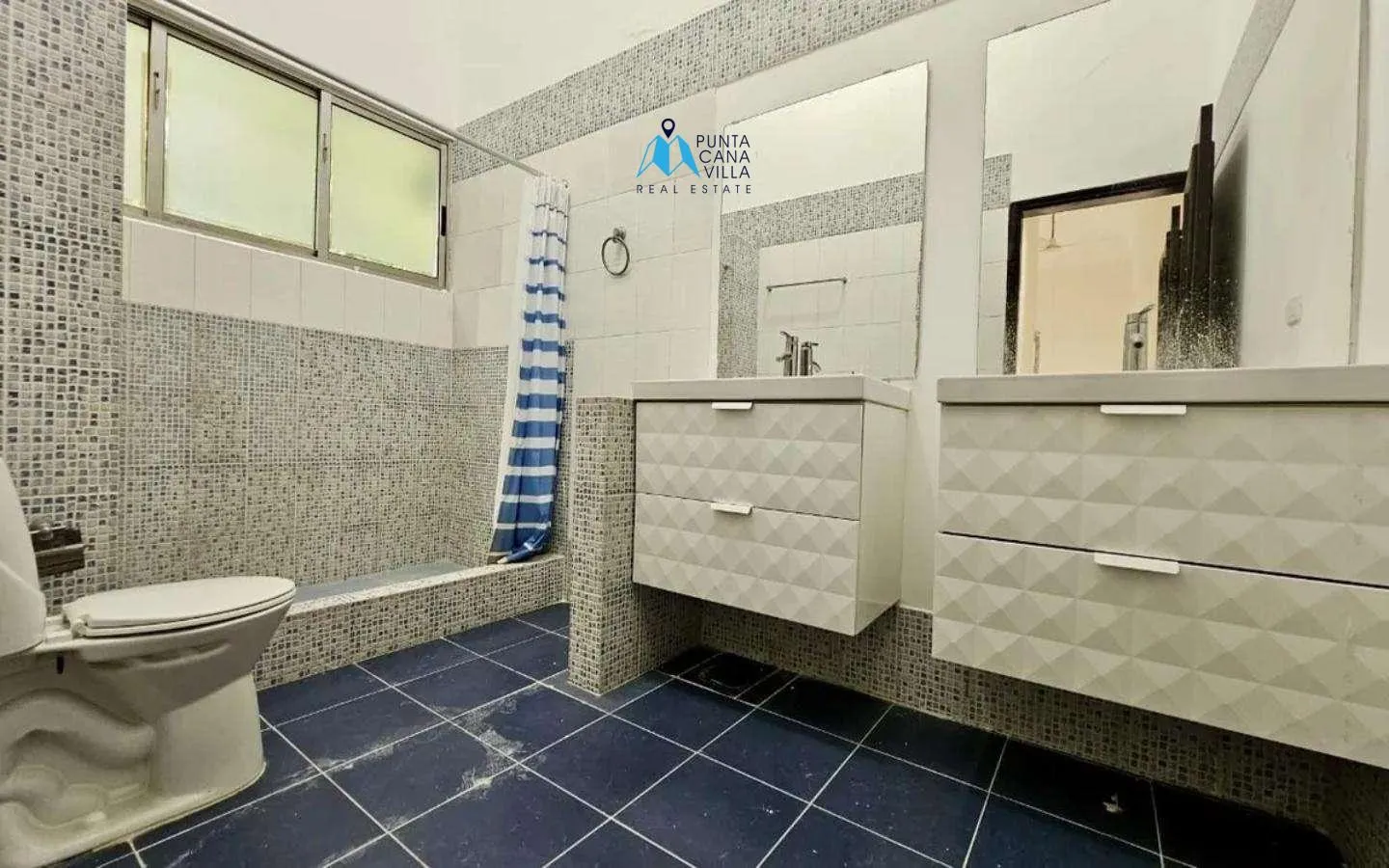 Charming three bedroom villa for sale in Punta Cana Village () Charming three bedroom villa for sale in Punta Cana Village ()