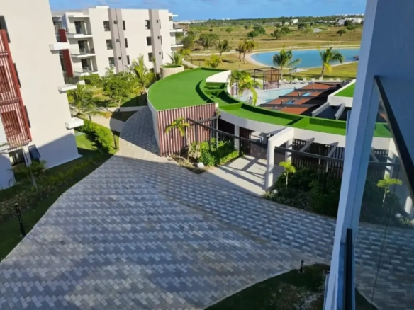 Vista Cana, Lago Panorama, Encantador Apartamento de Tres Dormitorios en Venta en Punta Cana