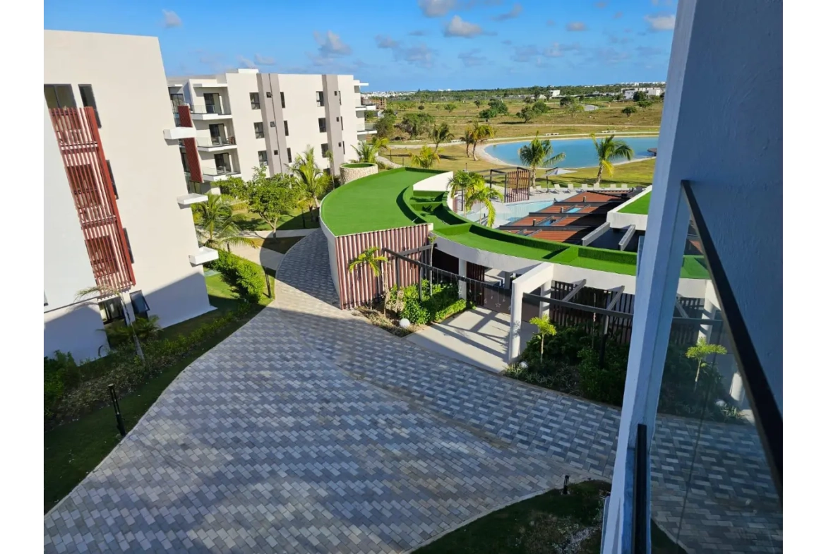 Vista Cana, appartement de trois chambres à coucher avec accès au terrain de golf à vendre à Panorama Lake, Punta Cana