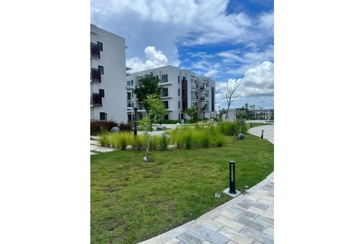 Vista Cana, appartement de trois chambres à coucher avec accès au terrain de golf à vendre à Panorama Lake, Punta Cana