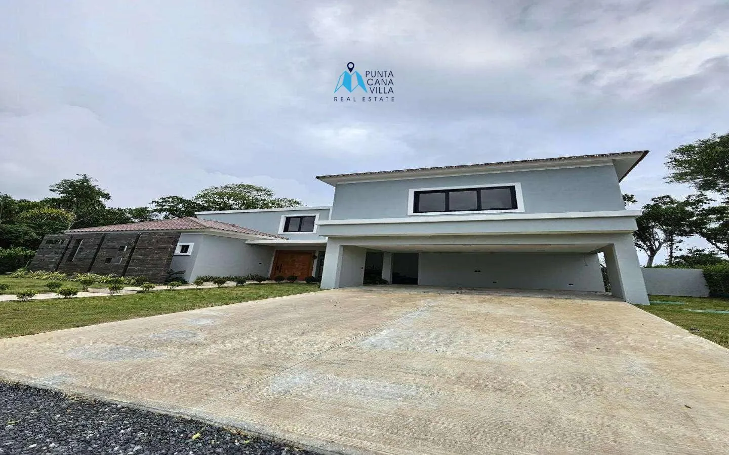 Impresionante Villa de Cuatro Habitaciones en Venta en Punta Cana Village