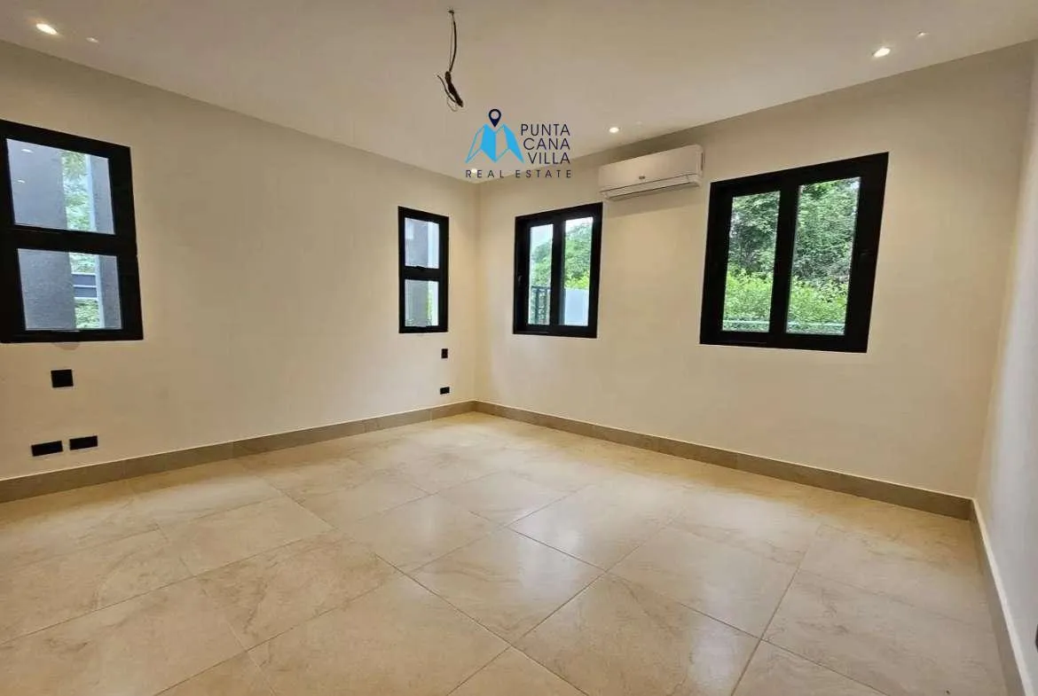 Stunning four bedroom villa for sale in Punta Cana Village ()