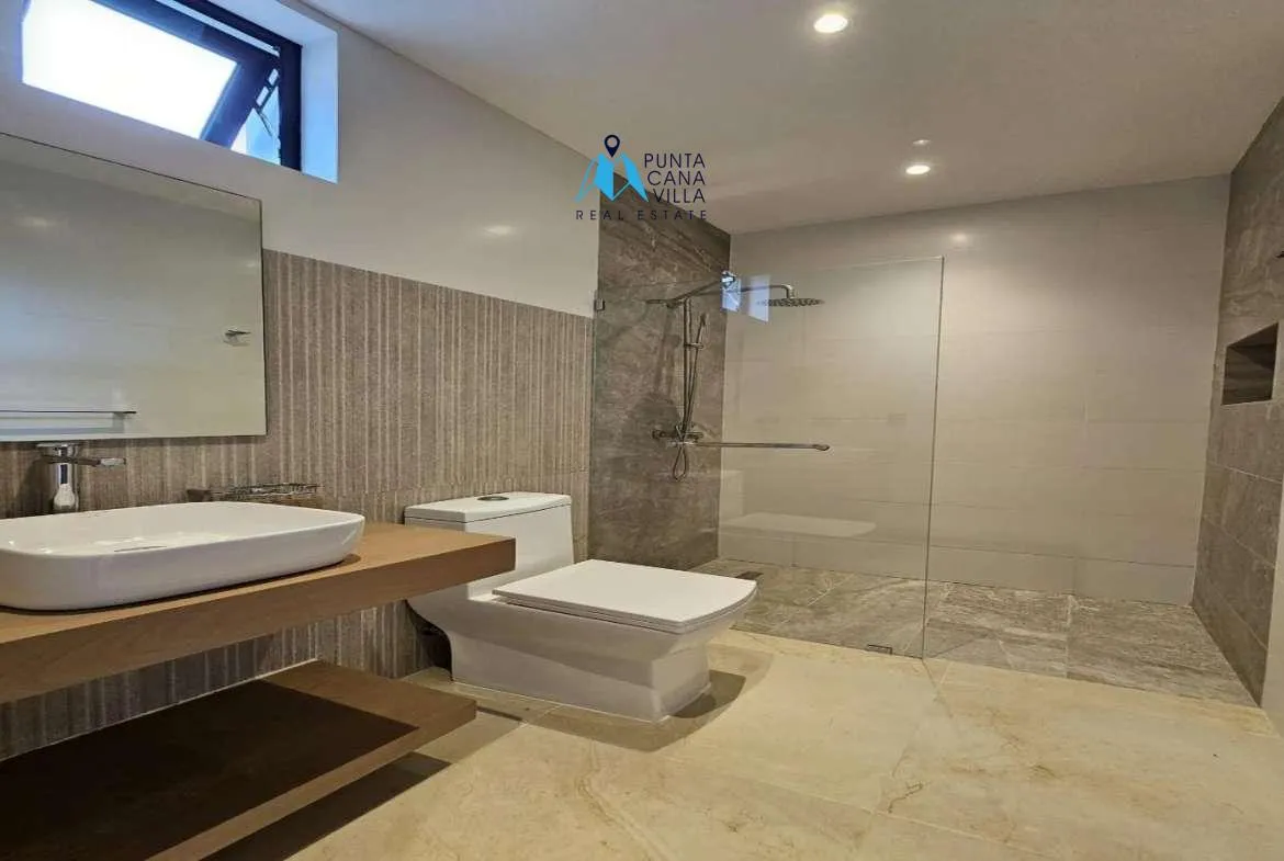 Stunning four bedroom villa for sale in Punta Cana Village ()
