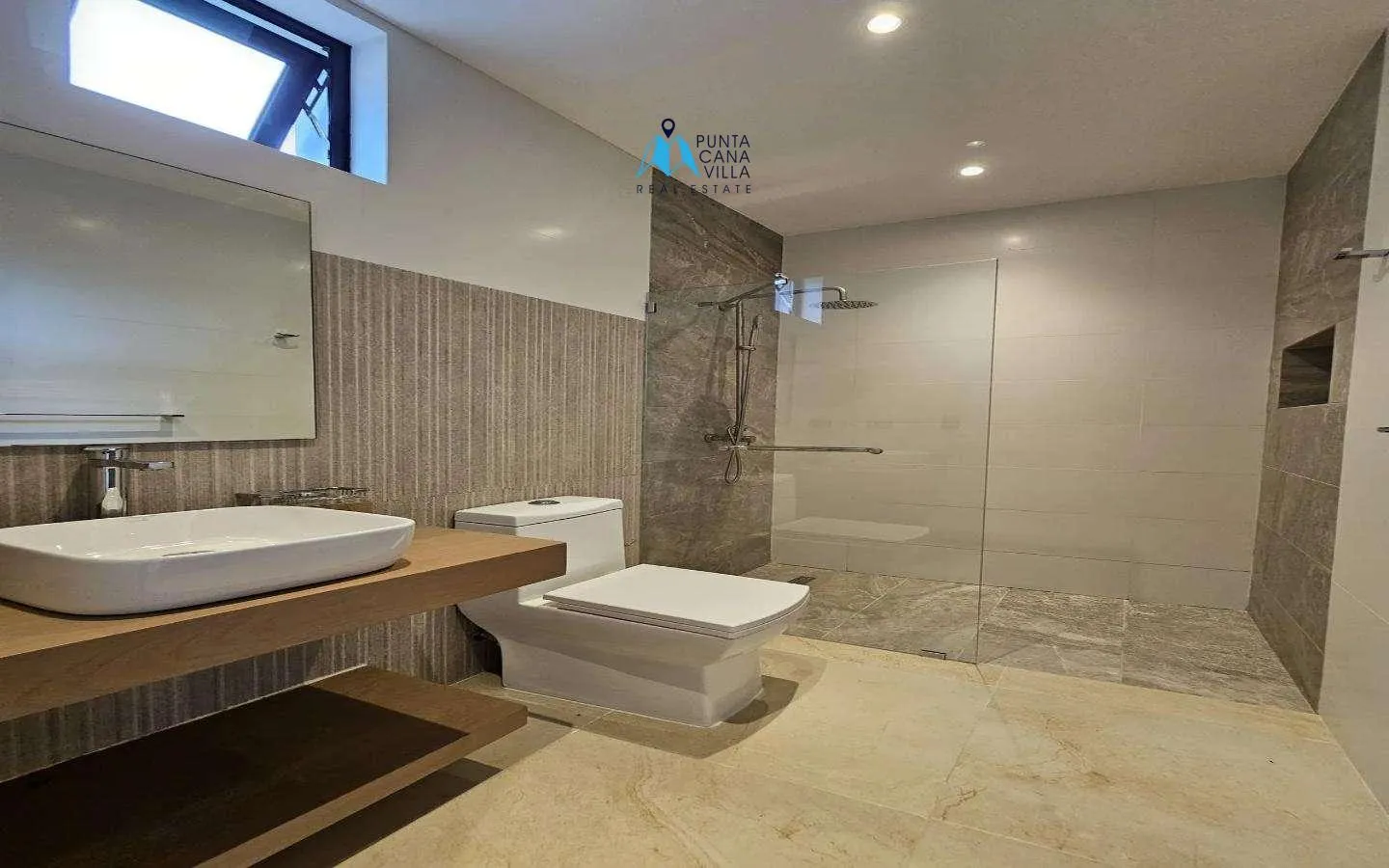Impresionante Villa de Cuatro Habitaciones en Venta en Punta Cana Village