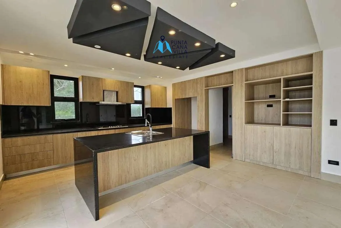 Stunning four bedroom villa for sale in Punta Cana Village ()