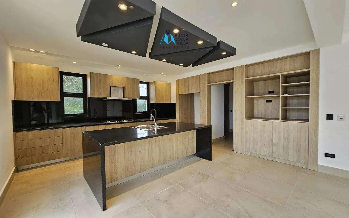 Impresionante Villa de Cuatro Habitaciones en Venta en Punta Cana Village