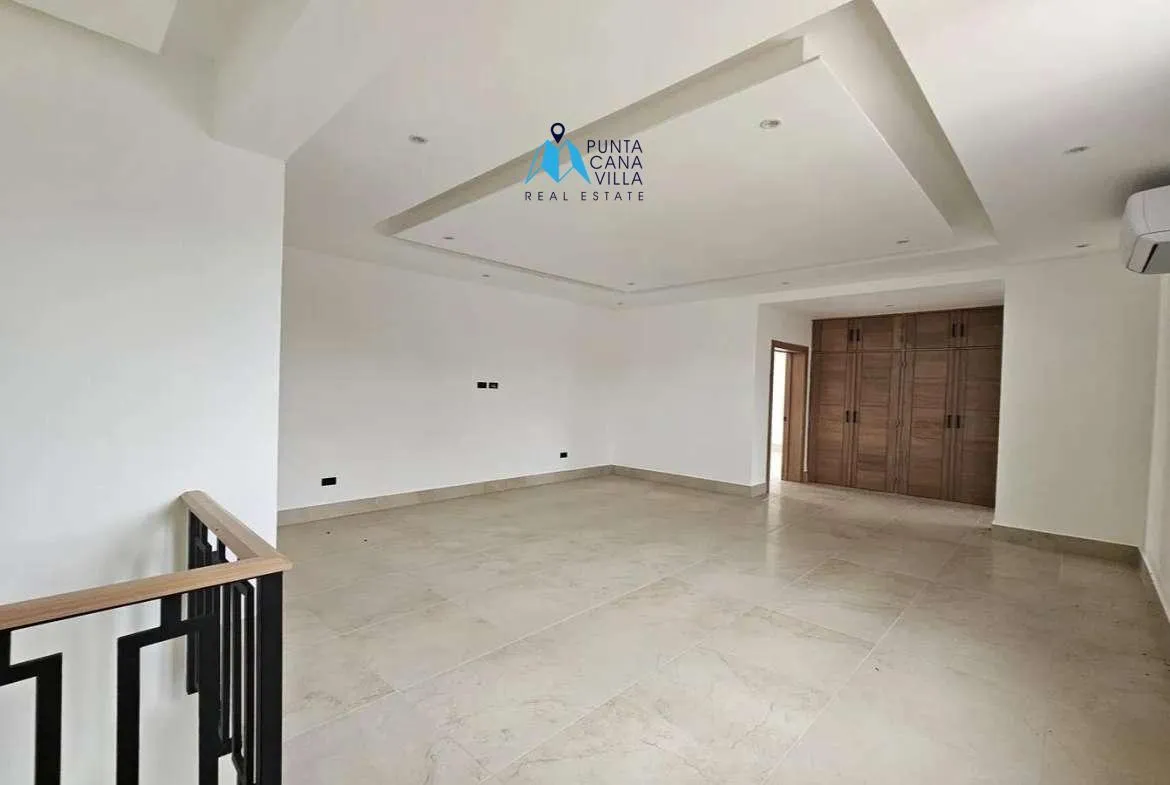 Stunning four bedroom villa for sale in Punta Cana Village ()