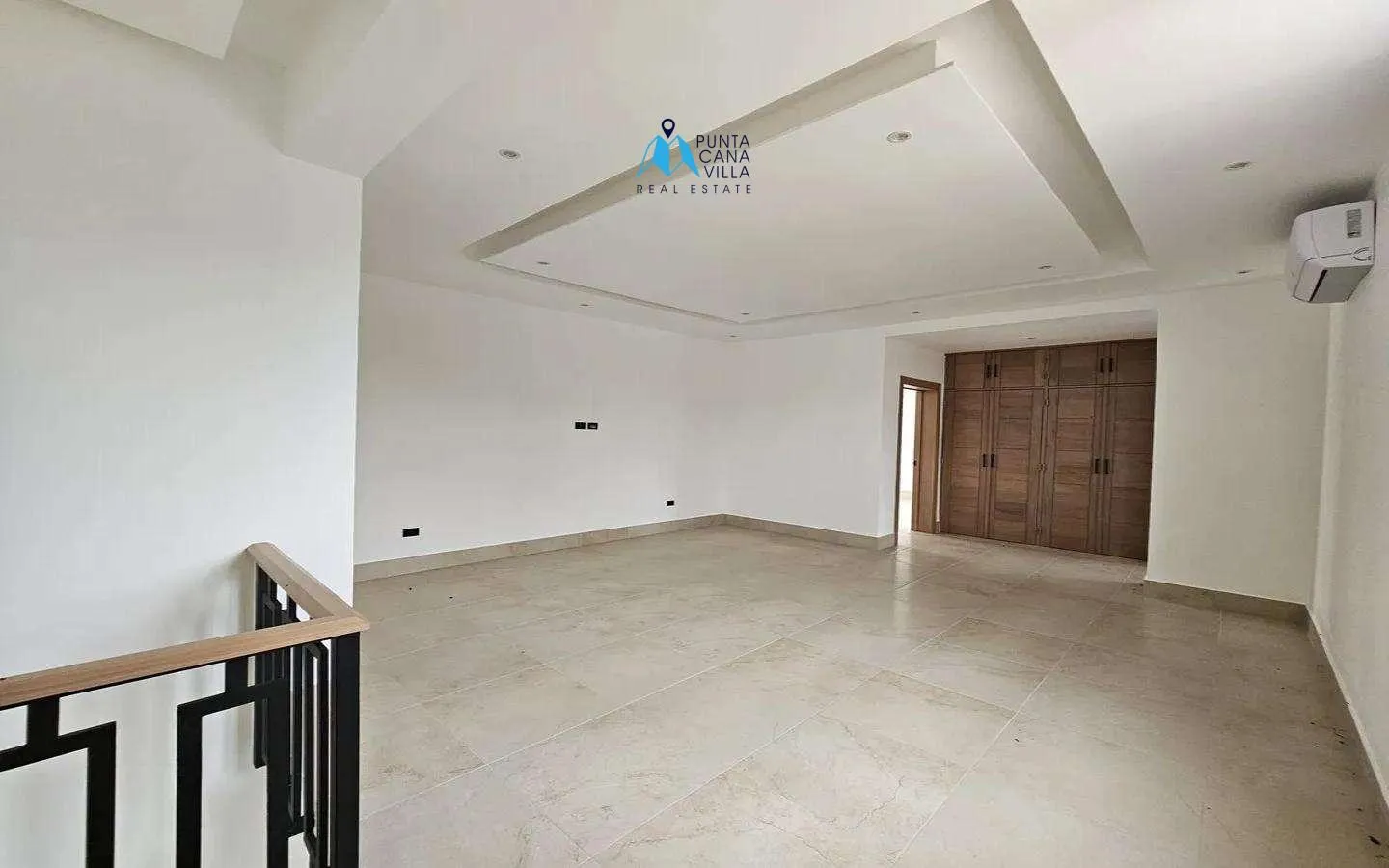 Impresionante Villa de Cuatro Habitaciones en Venta en Punta Cana Village