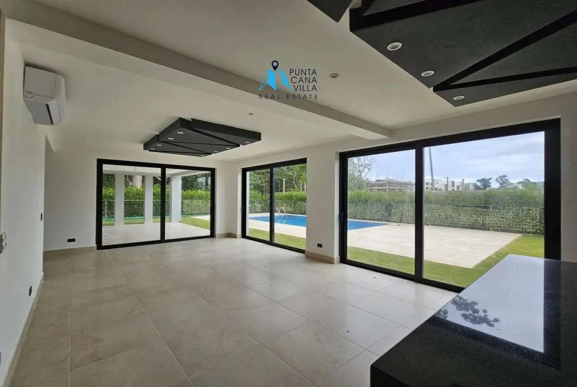 Stunning four bedroom villa for sale in Punta Cana Village ()