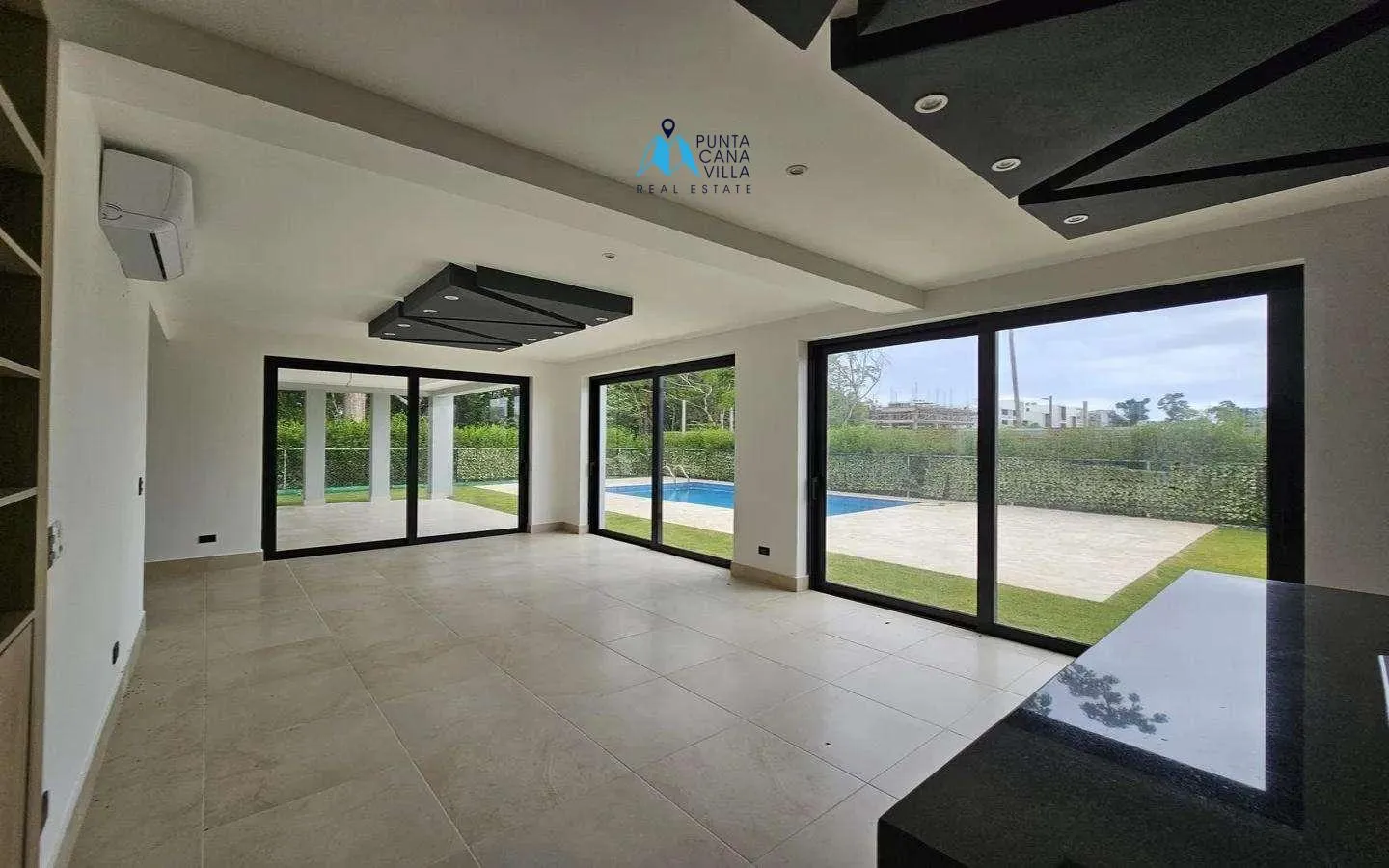 Impresionante Villa de Cuatro Habitaciones en Venta en Punta Cana Village